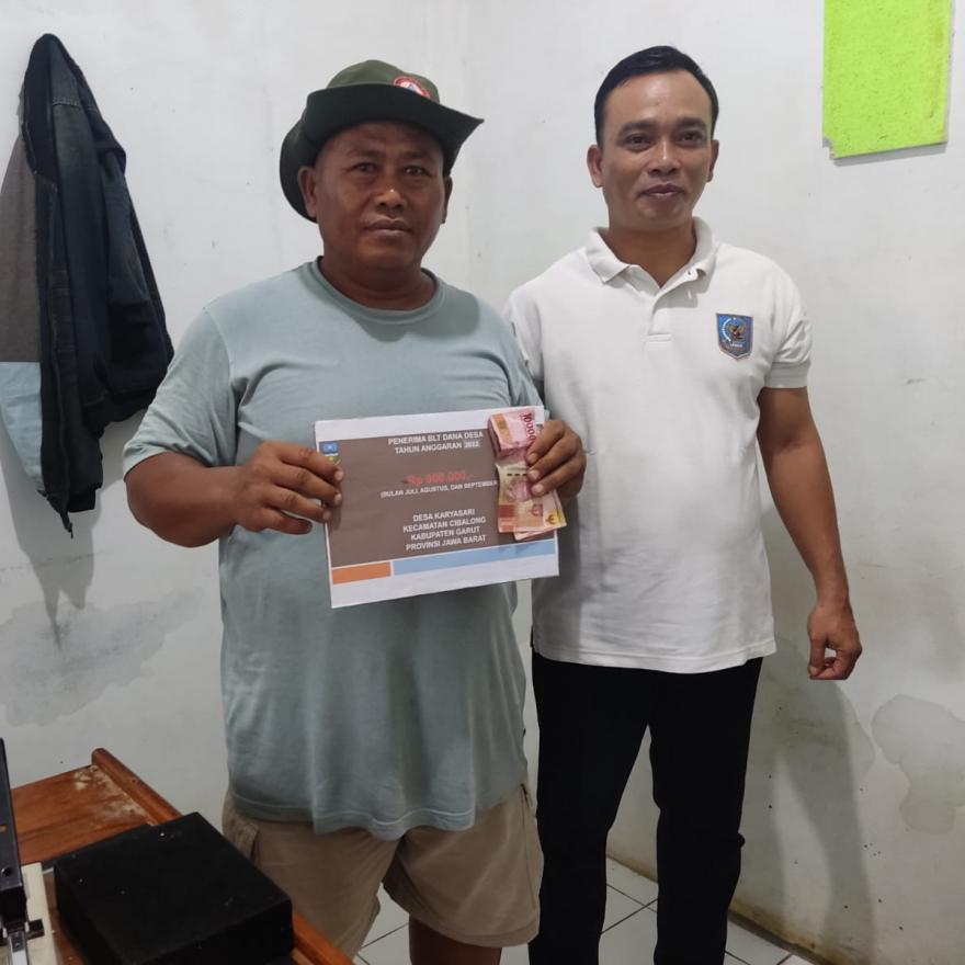 Pemdes Karyasari Melaksanakan Penyaluran BLT Dana Desa Triwulan III 